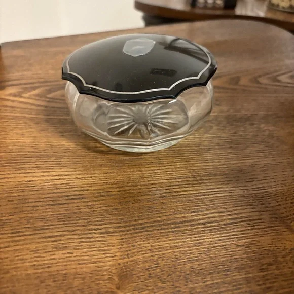 Vintage glass dresser box - Picture 2 of 3